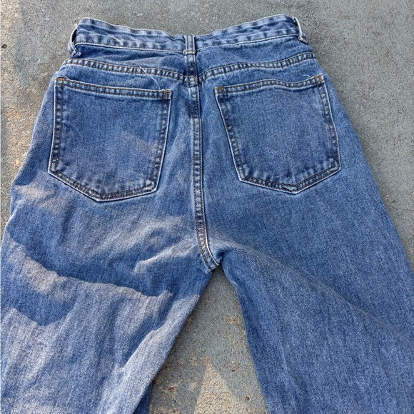 PrettyLittleThing Ripped Straight Leg Jeans in Blue - Picture 2 of 5